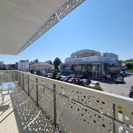 Appart-Hotel Holiday Линяно Сабиадоро Екстериор снимка