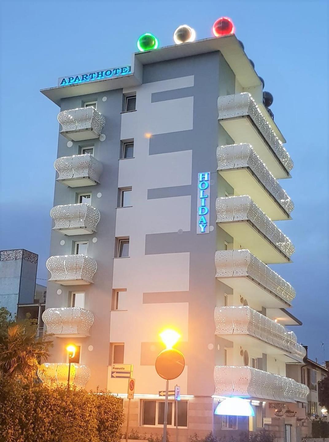 Appart-Hotel Holiday Линяно Сабиадоро Екстериор снимка