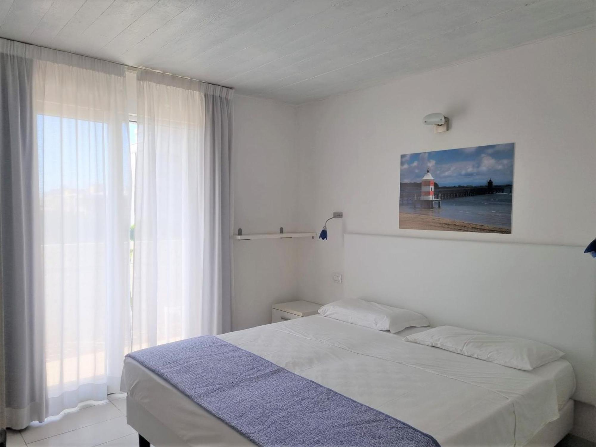 Appart-Hotel Holiday Линяно Сабиадоро Екстериор снимка