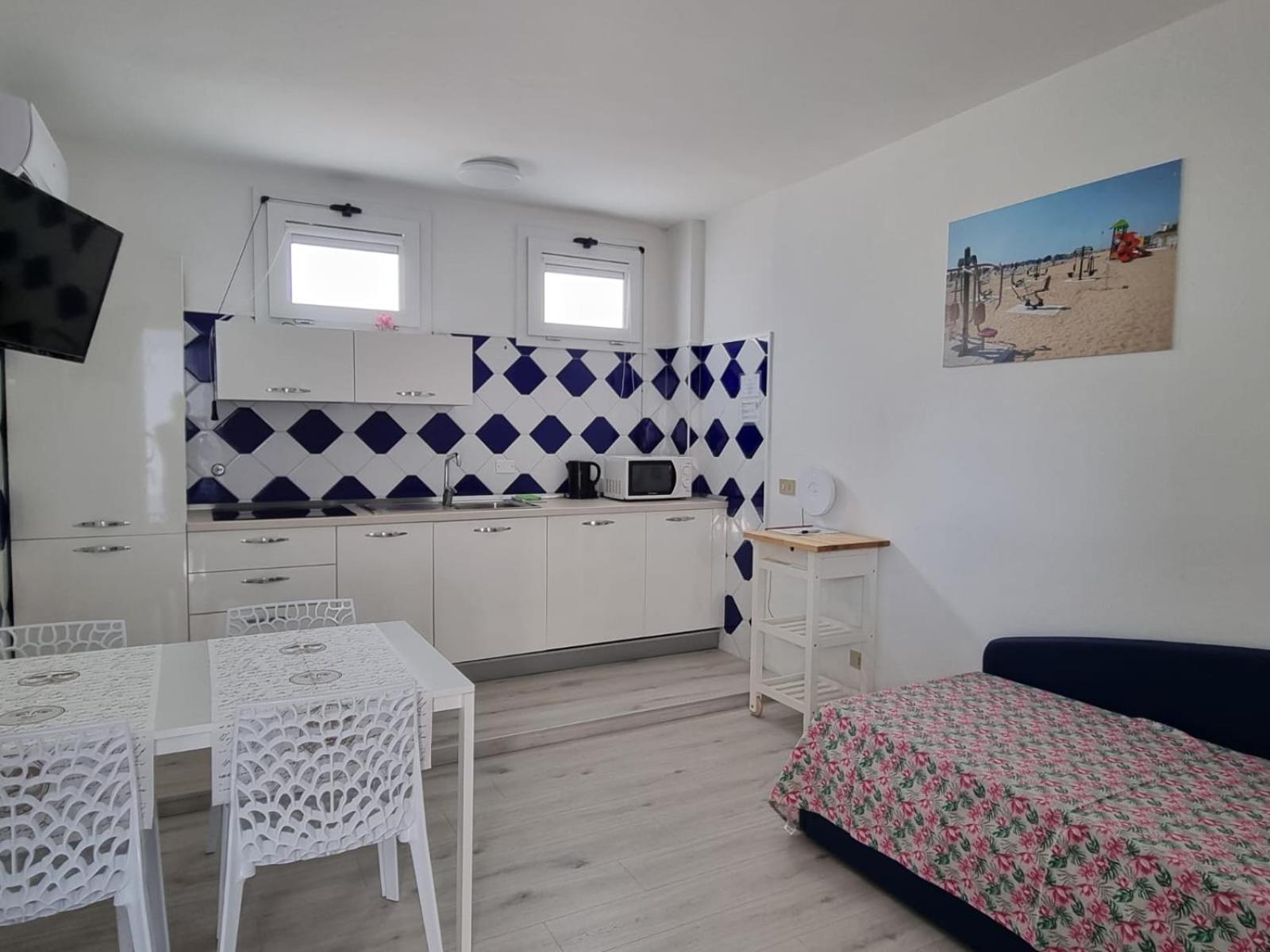 Appart-Hotel Holiday Линяно Сабиадоро Екстериор снимка