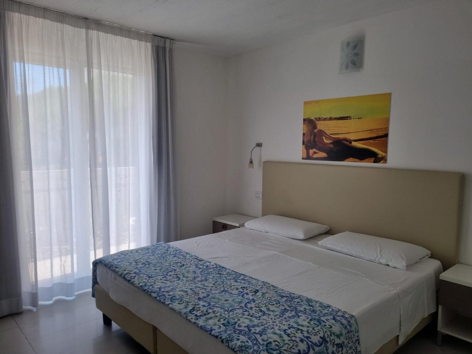 Appart-Hotel Holiday Линяно Сабиадоро Екстериор снимка