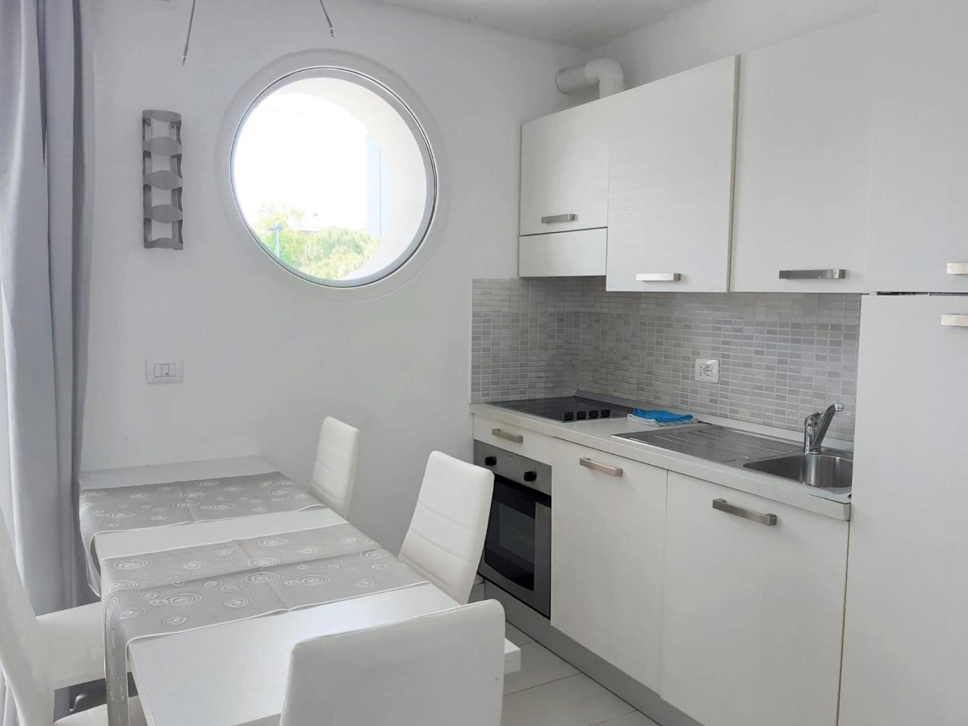 Appart-Hotel Holiday Линяно Сабиадоро Екстериор снимка