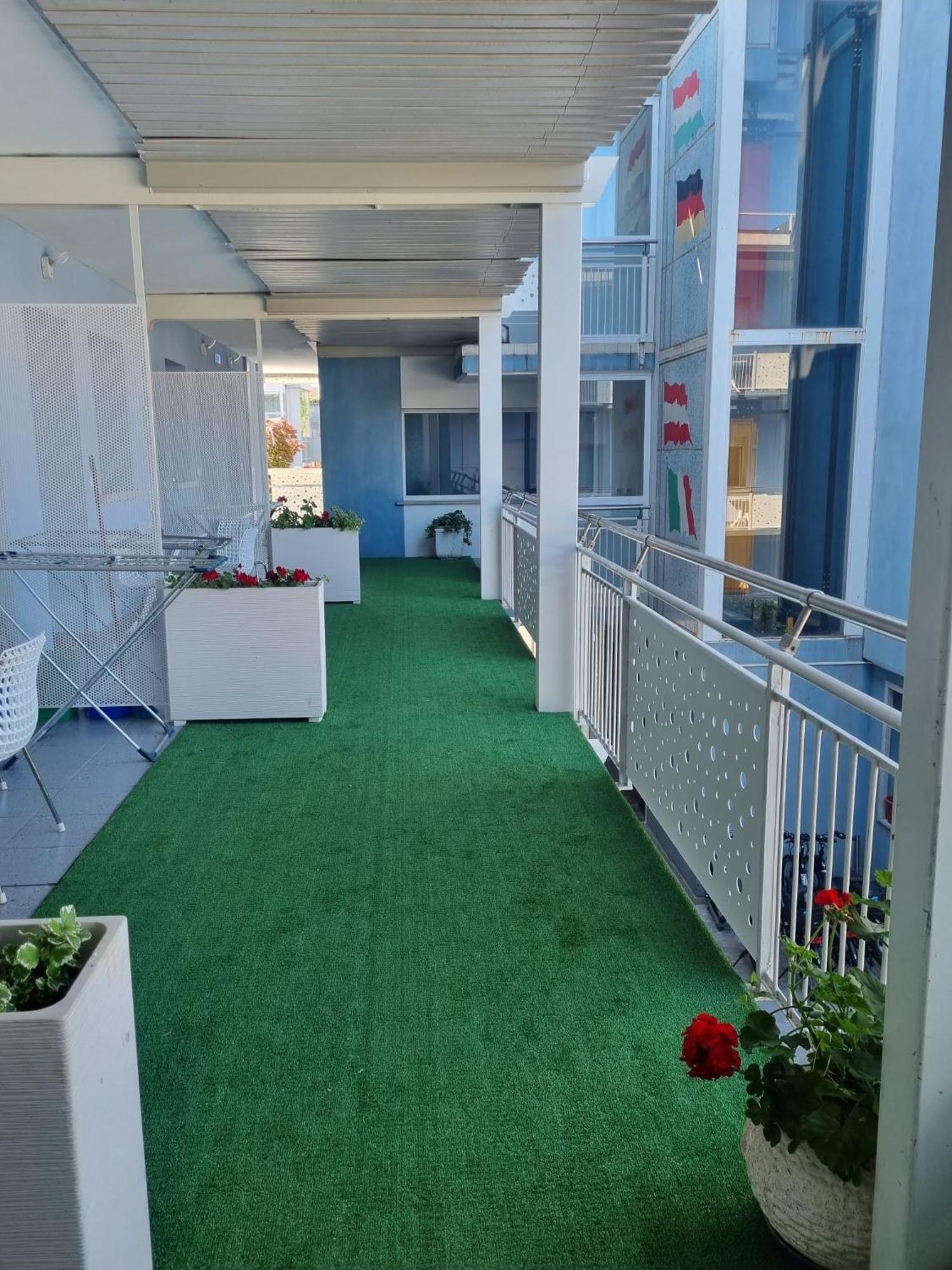 Appart-Hotel Holiday Линяно Сабиадоро Екстериор снимка