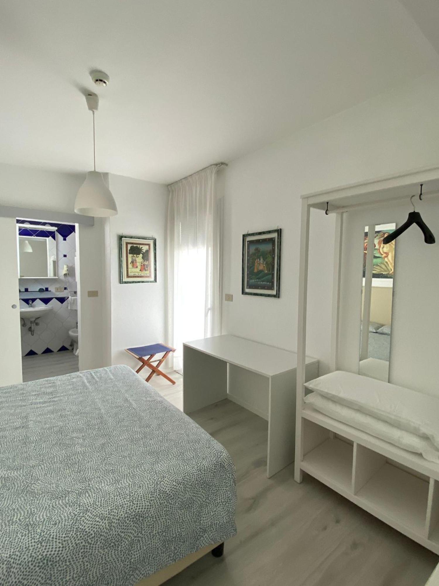 Appart-Hotel Holiday Линяно Сабиадоро Екстериор снимка
