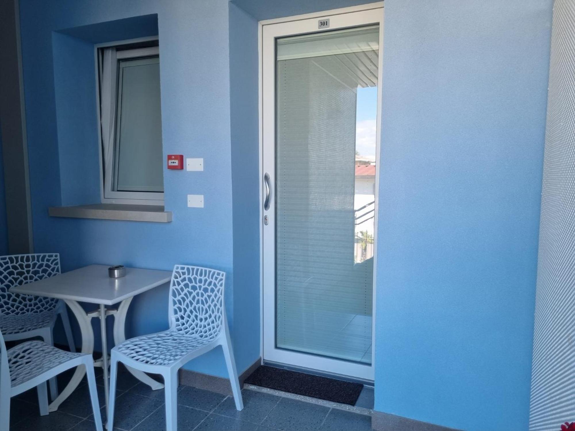 Appart-Hotel Holiday Линяно Сабиадоро Екстериор снимка