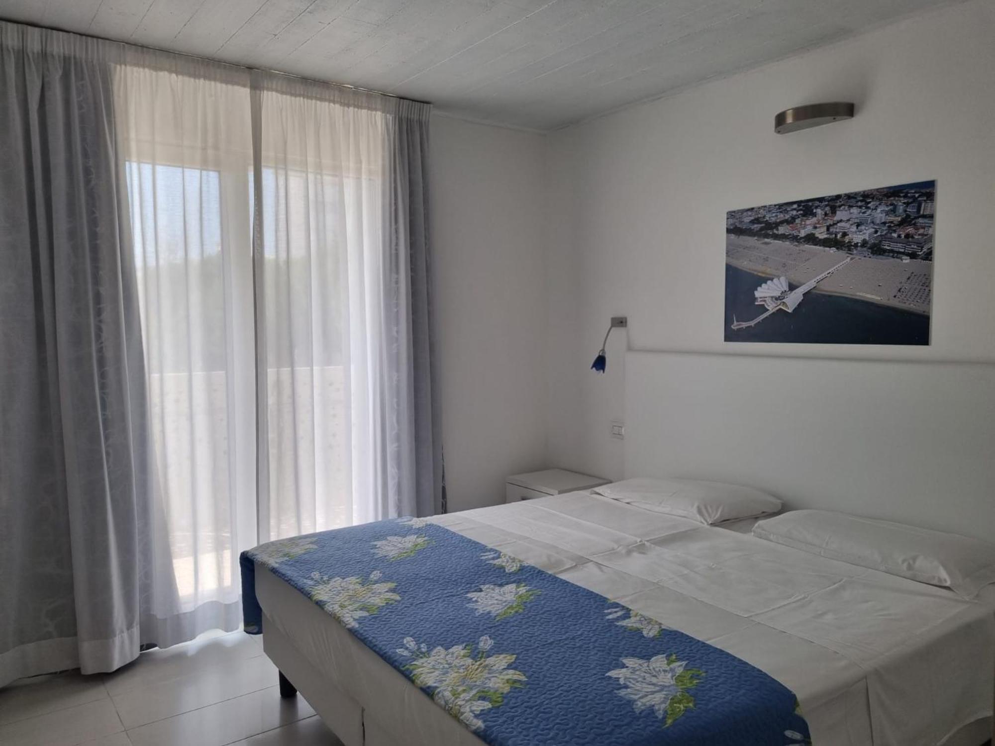 Appart-Hotel Holiday Линяно Сабиадоро Екстериор снимка