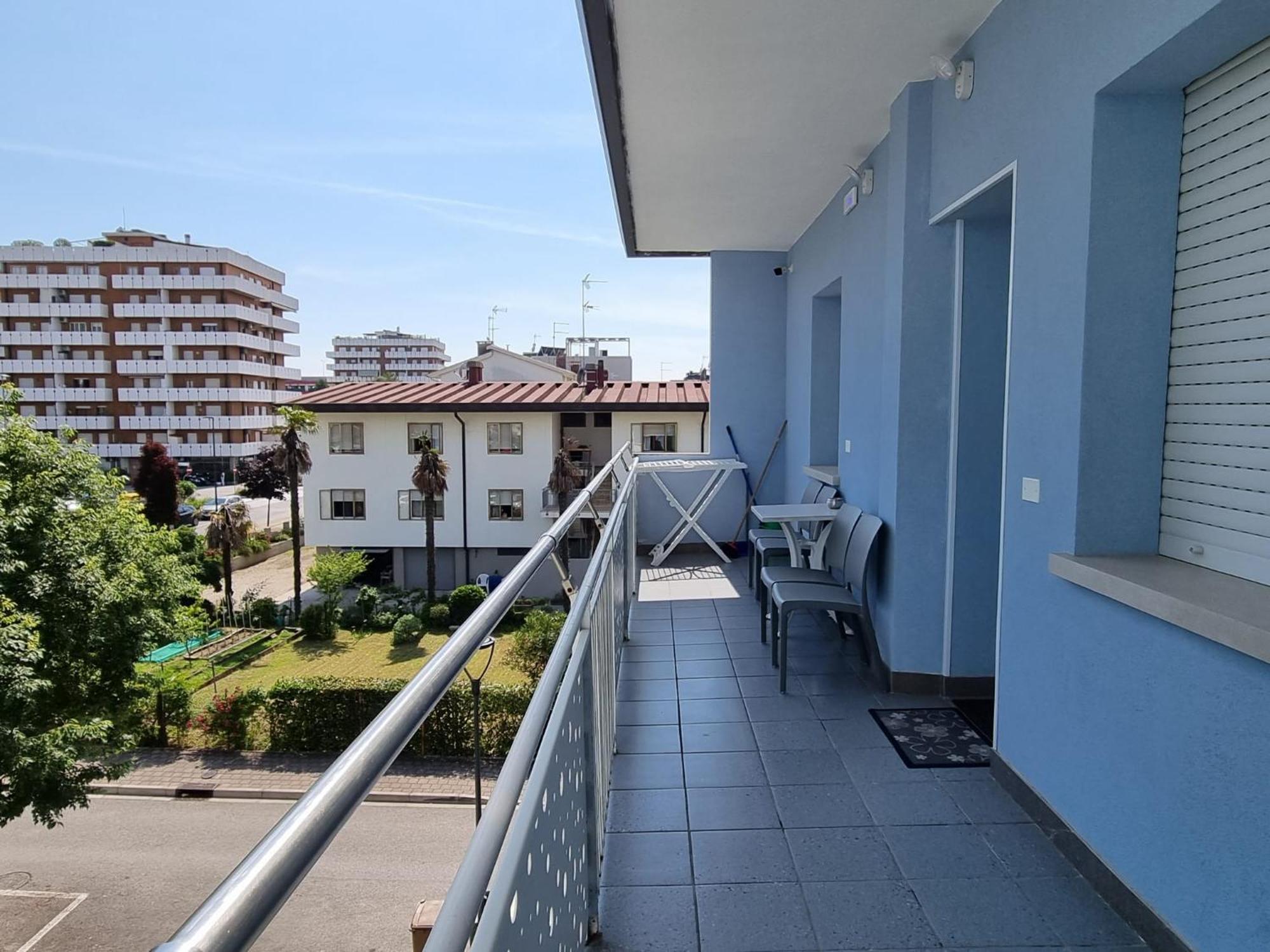 Appart-Hotel Holiday Линяно Сабиадоро Екстериор снимка