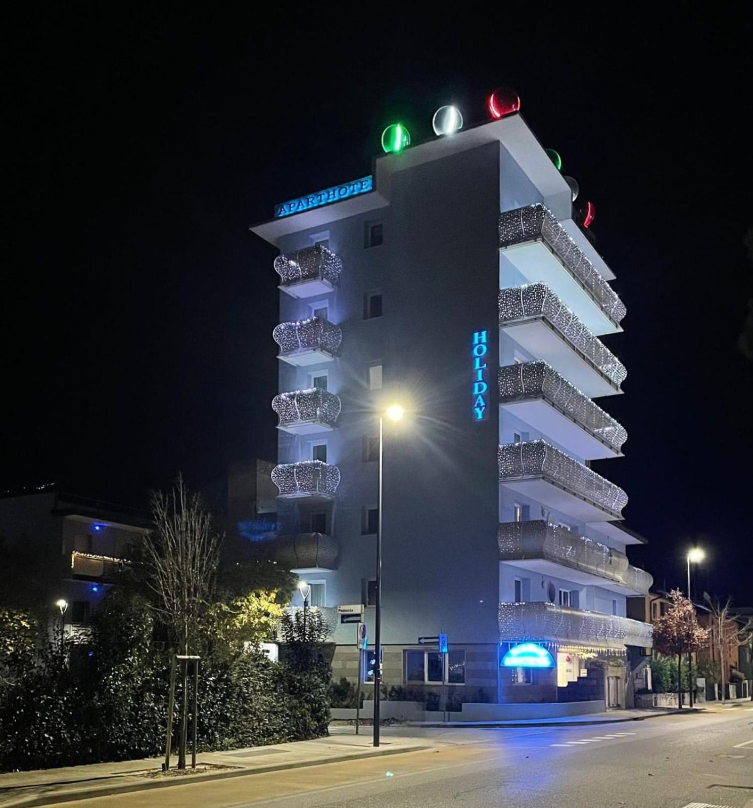Appart-Hotel Holiday Линяно Сабиадоро Екстериор снимка